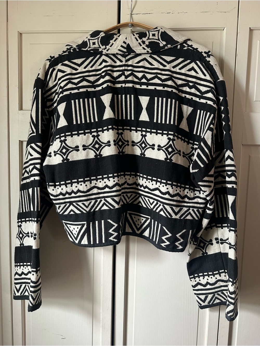Flashback Black & White Geometric Cropped Jacket - Picture 2 of 14